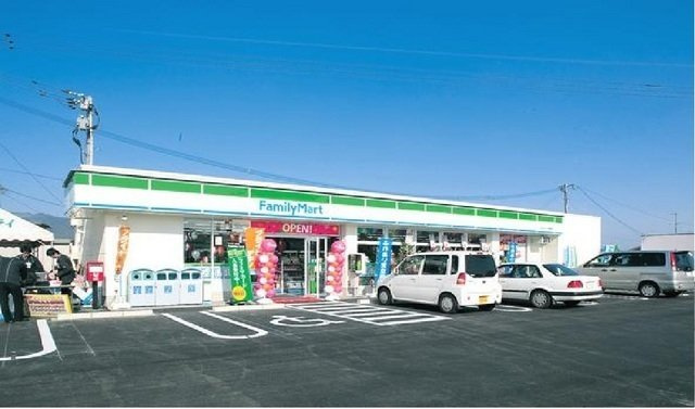 【周辺】 | フラット・パイン | ファミリーマート倉敷平田店まで950m