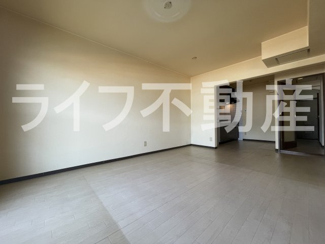 エバーグレイス森本の居間・リビング
