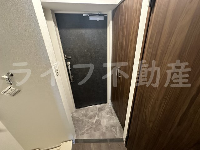 スプランディッド荒本駅前DUEの玄関