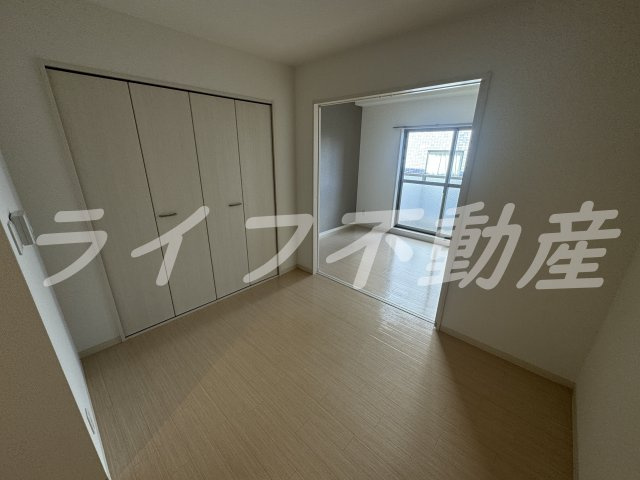 ルミエール・フジの内装|明るい室内です