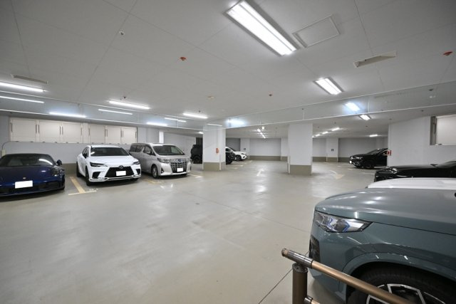 キャピタルマークタワーの駐車場
