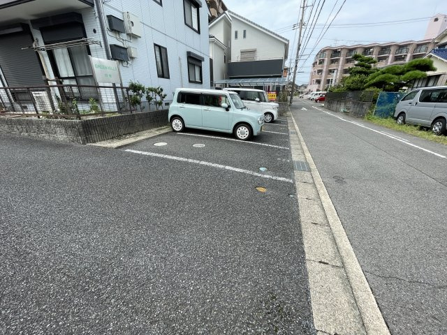 グリーンヒルズA棟の駐車場