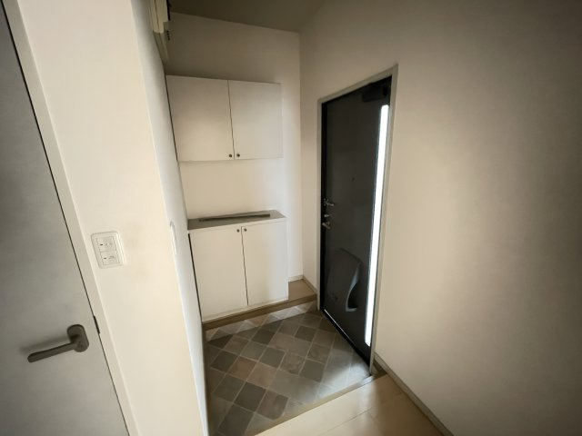 グリーンヒルズA棟の玄関|写真は同物件の別部屋の写真のため色、仕様は現況優先です。