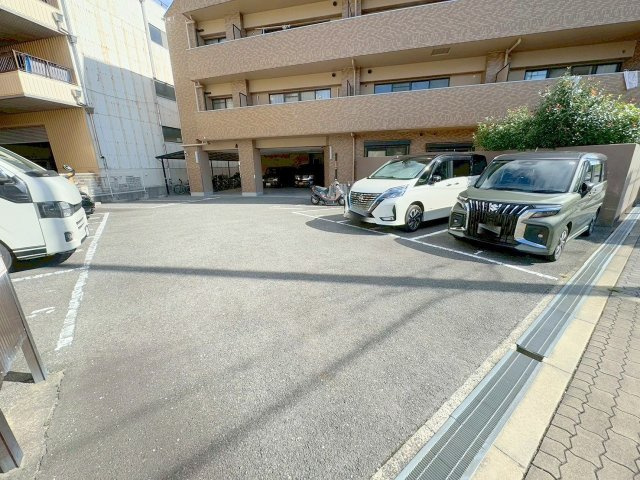 TRIM　PLACEの駐車場