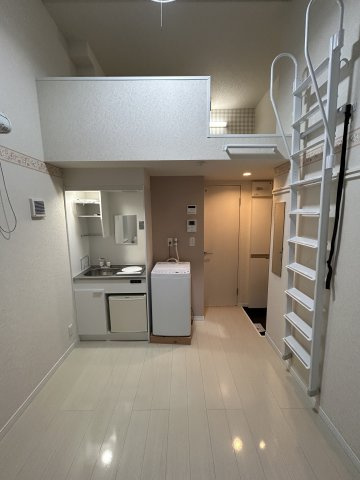Hu横浜鶴見の居間・リビング|参考写真別号室
