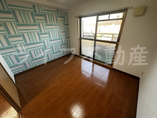 ミフネセントラルベア荒本の内装|明るい室内です