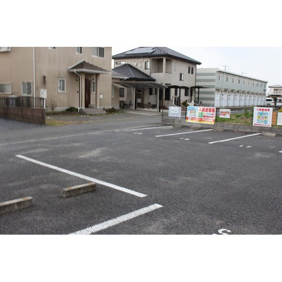 プランドール・ポラリス　Ｂ の駐車場|駐車場に車を止められます