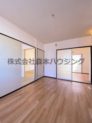 【居間・リビング】 | 　石橋ハイツB | 広々とした居間です