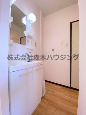 【洗面所】 | 　石橋ハイツB | スペースが確保できる洗面所です