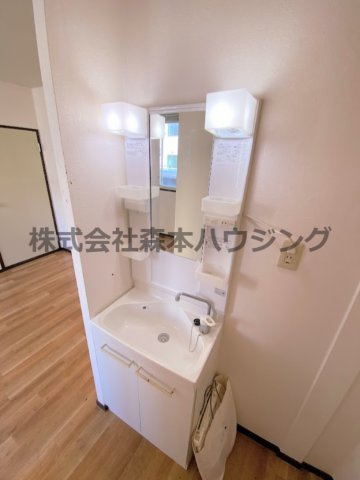 【独立洗面台】 | 　石橋ハイツB | 独立洗面台あり、毎朝おしゃれに忙しい女性の方におすすめです
