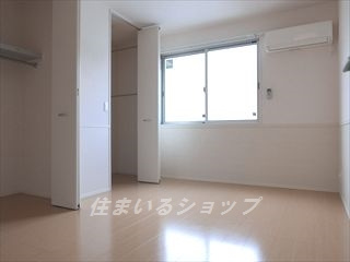 セジュール長居　D棟の寝室|寝室にもエアコンあり！