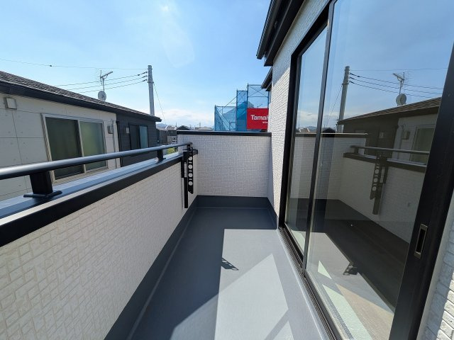 八王子市　楢原町　新築一戸建て　４期のバルコニー|～南西向きで陽当たりの良いバルコニー　洗濯物がよく乾きそうです～