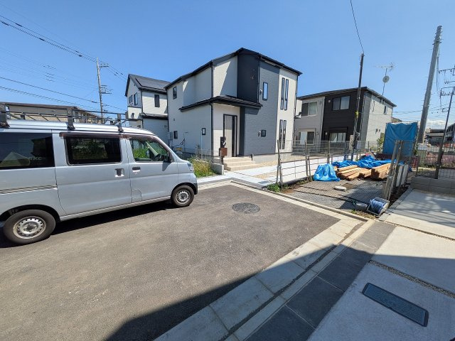 八王子市　楢原町　新築一戸建て　４期の前面道路含む現地写真|～北西側4.5ｍ道路に面しています～