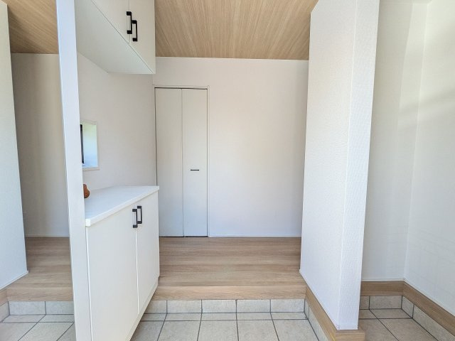 八王子市　楢原町　新築一戸建て　４期の玄関|～シューズインクローゼットでスッキリ片付く玄関～