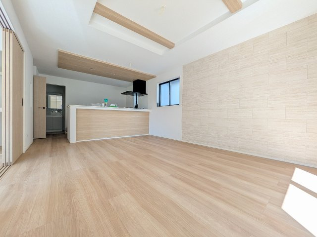 八王子市　楢原町　新築一戸建て　４期の居間・リビング|～16.25帖の明るいLDKで家族団欒の時間をお過ごしいただけます～