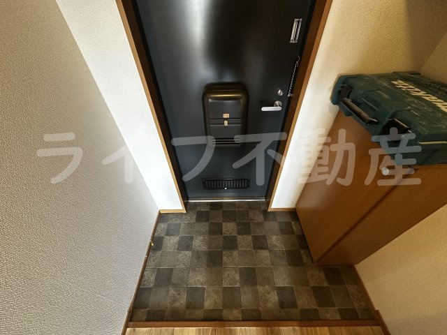 メゾンクリサンテームの玄関|明るい玄関です