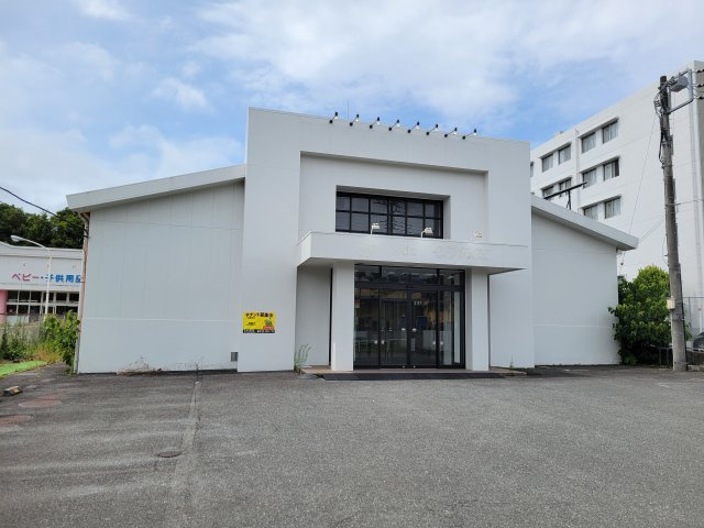 秦野市尾尻の店舗の外観