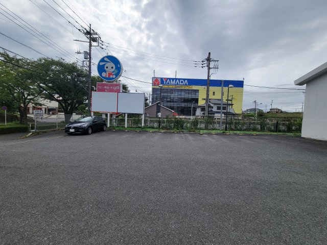 秦野市尾尻の店舗の駐車場