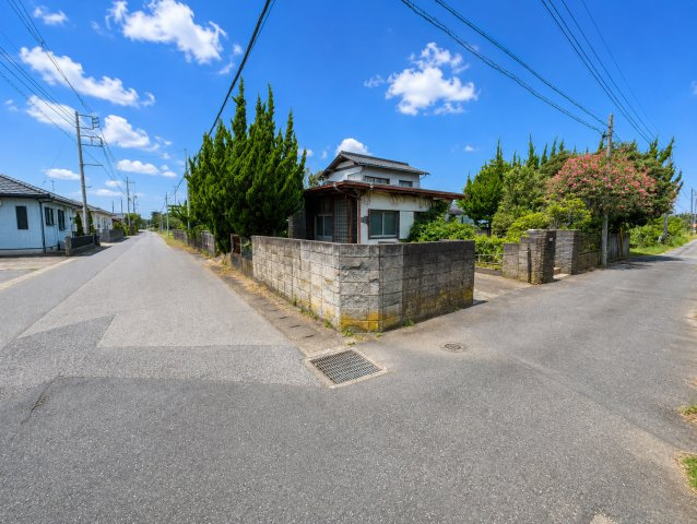 大網白里市北今泉　中古戸建の前面道路含む現地写真|※画像の一部はAIを用いて加工・編集しています。実際の状況と異なる場合がありますので、ご了承下さい。