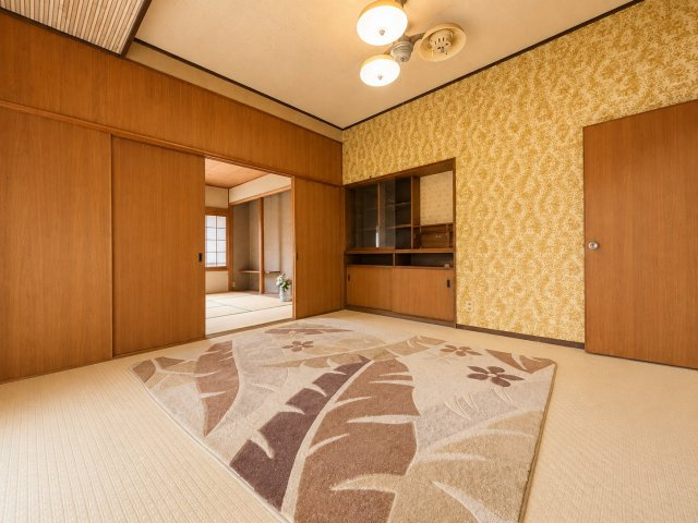 大網白里市北今泉　中古戸建の居間・リビング|※画像の一部はAIを用いて加工・編集しています。実際の状況と異なる場合がありますので、ご了承下さい。