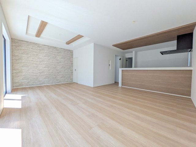八王子市　楢原町　新築一戸建て　４期の居間・リビング|～19.37帖の明るく開放感のあるLDK、家族団欒の時間をお過ごしいただけます～
