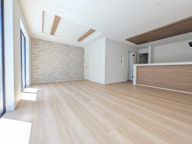 八王子市　楢原町　新築一戸建て　４期の居間・リビング|～19.37帖の明るく開放感のあるLDK、家族団欒の時間をお過ごしいただけます～