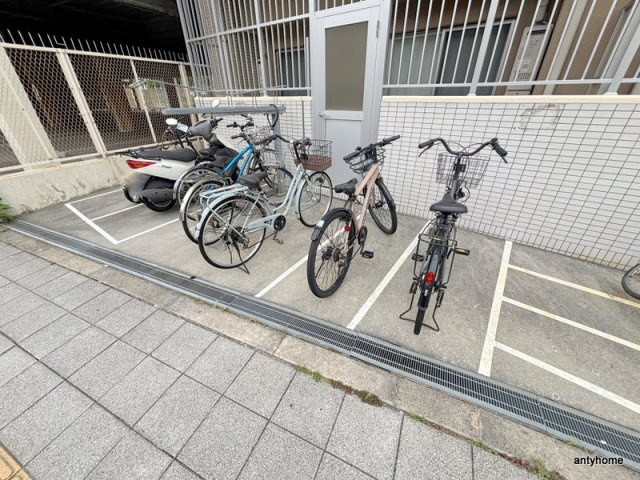 フレイランス NAMBA PLACE　仲介手数料無料の駐車場