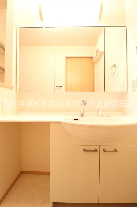 テンダネスの独立洗面台|シャワー洗面台