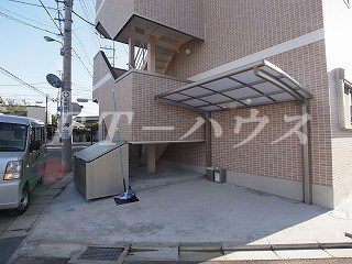 アンブラッセ　３０１のエントランス