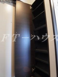 アンブラッセ　３０１の玄関