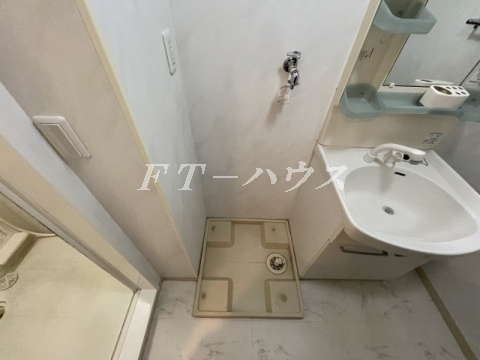 千葉市花見川区幕張町４丁目のアパートの洗面所
