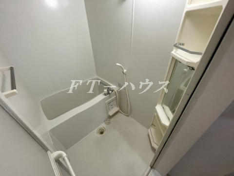 千葉市花見川区幕張町４丁目のアパートの浴室