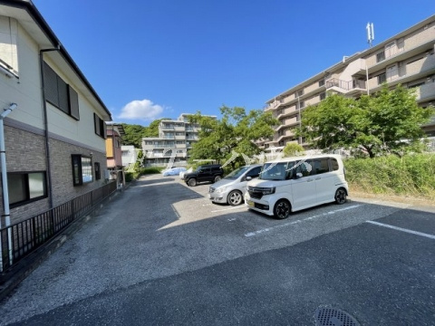 千葉市花見川区幕張町４丁目のアパートの駐車場