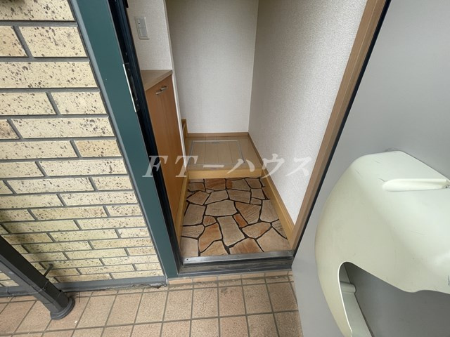 習志野市鷺沼台３丁目のアパートの玄関