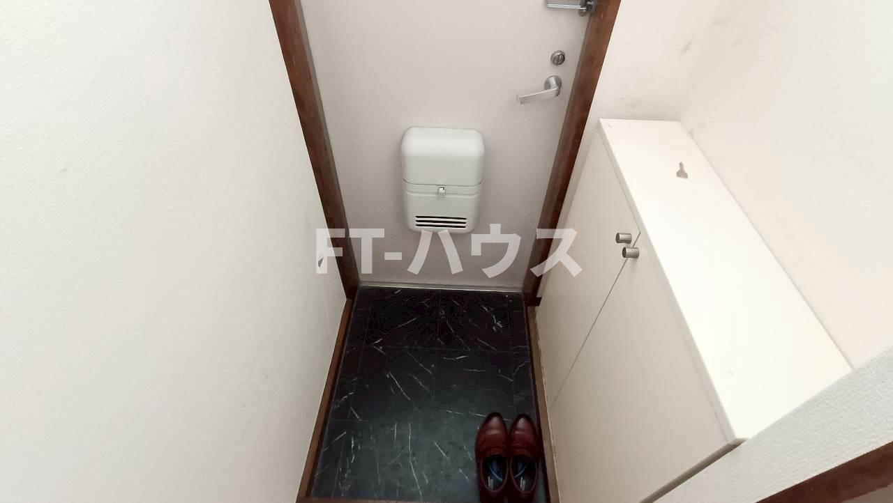 ハイツストーンリークの玄関