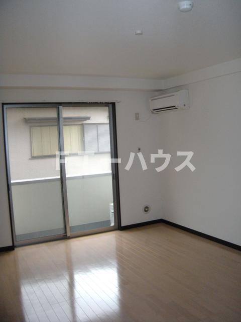 金太郎ヒルズ１８の居間・リビング|明るいお部屋です