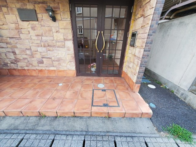 千葉市花見川区幕張本郷７丁目の賃貸マンションのエントランス