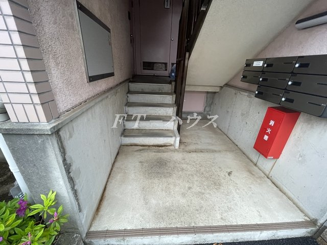 フィエール本郷のエントランス