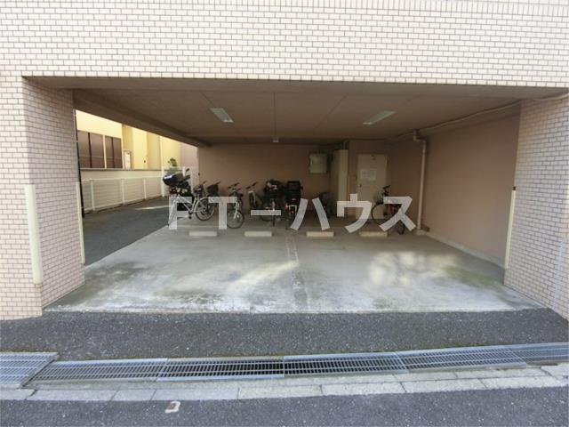 幕張イーストの駐車場