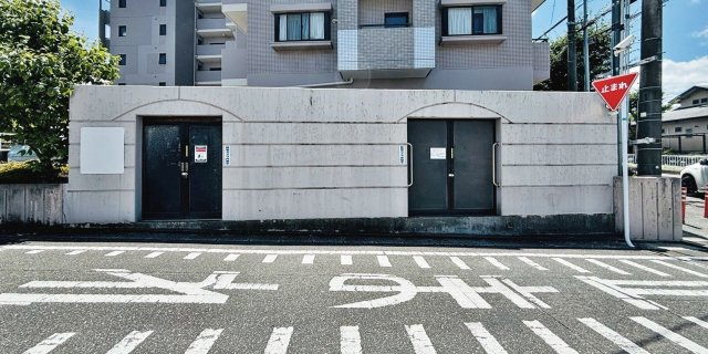 【その他共用部分】 | コモドヒル春日 | 敷地内にゴミステーションがあるのでサッと出しに行けるのが嬉しいですね
