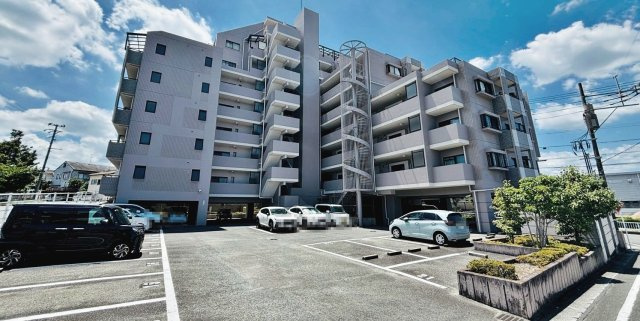 【外観】 | コモドヒル春日 | 徒歩1分の前のバス停から博多南駅まで直行できます