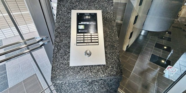 【防犯設備】 | コモドヒル春日 | 安全に配慮されたオートロックマンション。室内ＴＶモニタ付インターホン付きで安心