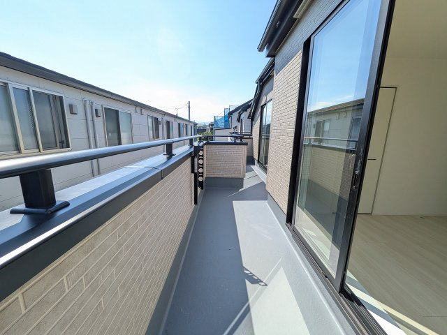 八王子市　楢原町　新築一戸建て　４期のバルコニー|～2箇所から出入り可能なバルコニー～