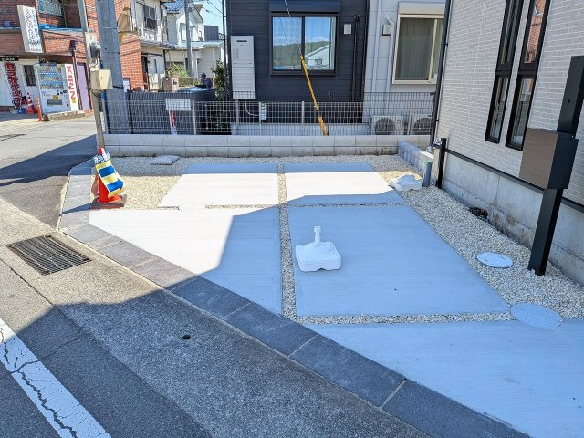 八王子市　楢原町　新築一戸建て　４期の駐車場|～並列2台駐車可能カースペース～