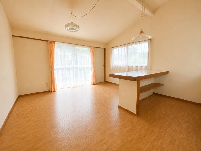 鹿嶋市大字小山　中古戸建のキッチン|※画像の一部はAIを用いて加工・編集しています。実際の状況と異なる場合がありますので、ご了承下さい。