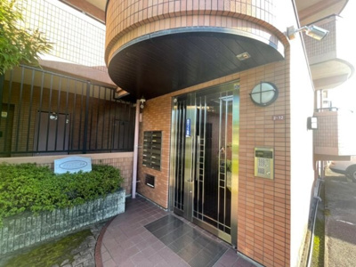 【エントランス】 | グランドリー高槻 