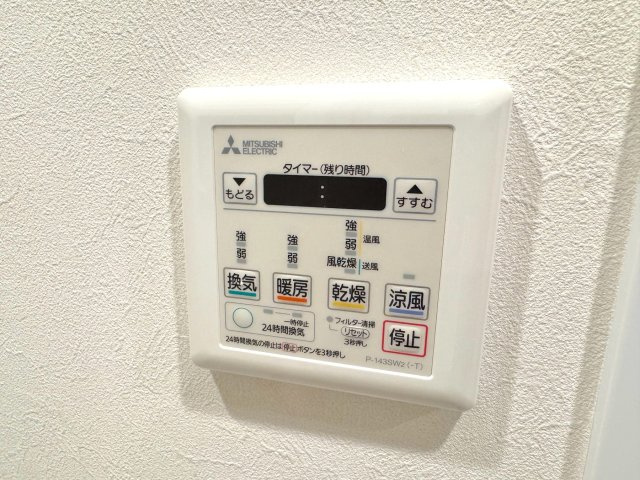 シーズガーデングリーンパティオの冷暖房・空調設備|浴室乾燥器
浴室換気乾燥暖房機を完備。雨の日の衣類乾燥はもちろん、冬場のヒートショック対策や夏場の涼風機能など、年中快適にお使いいただけます。
