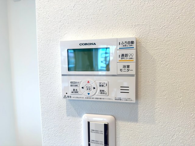 シーズガーデングリーンパティオの発電・温水設備|給湯
追焚き機能付きの給湯器へ新規交換予定。いつでもあたたかいお湯に浸かることができ、ご家族皆様の快適な入浴時間をサポートします。