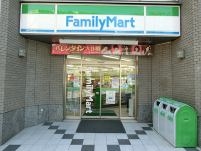 ファミリーマート新八柱駅前店 徒歩4分。コンビニ 260m