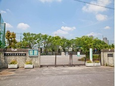 草加市立花栗中学校まで750ｍ
